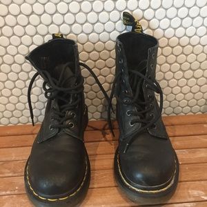 DR. MARTENS 1460 COMBAT BOOT